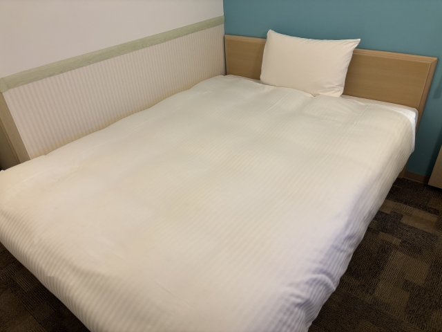 ベッド（木製の場合有料）