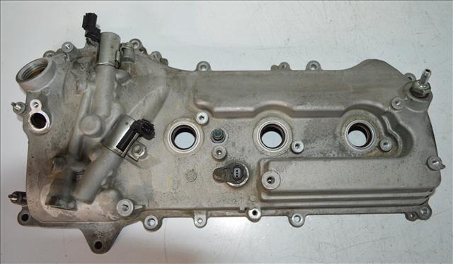 シリンダヘッドカバー