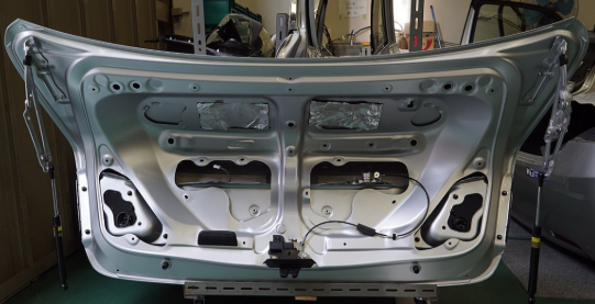 トランクリッド・テールゲートパネル部品