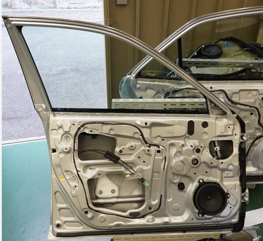 ドアパネル部品