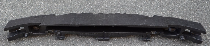 バンパー衝撃吸収部品